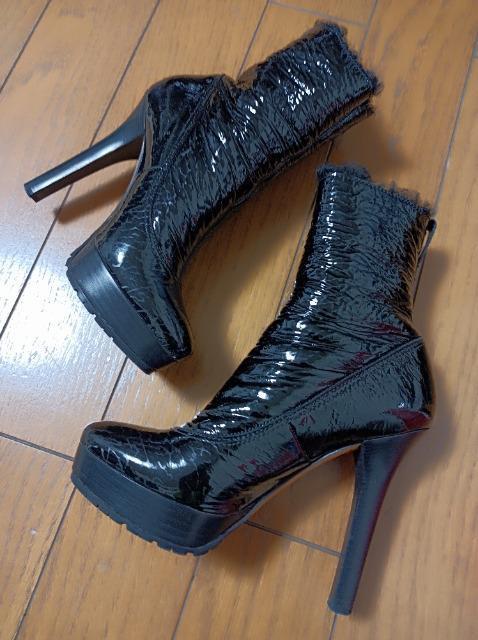 さすがのジミーチュウ★超足長美脚ショートブーツ★2way★中ボア.ふわふわ履き心地抜群★柔らかパテント★JIMMY CHOO★素敵 < 女性ファッション さすがのジミーチュウ★超足長美脚ショートブーツ★2way★中ボア.ふわふわ履き心地抜群★柔らかパテント★JIMMY CHOO★素敵 < 女性ファッションの