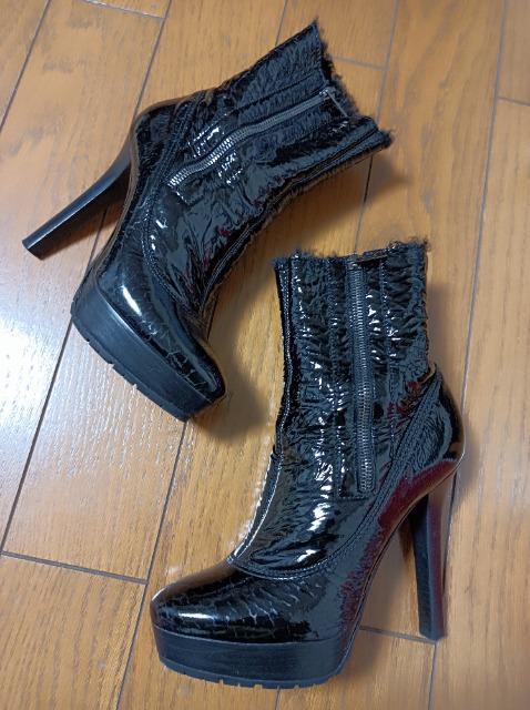 さすがのジミーチュウ★超足長美脚ショートブーツ★2way★中ボア.ふわふわ履き心地抜群★柔らかパテント★JIMMY CHOO★素敵 < 女性ファッション さすがのジミーチュウ★超足長美脚ショートブーツ★2way★中ボア.ふわふわ履き心地抜群★柔らかパテント★JIMMY CHOO★素敵 < 女性ファッションの