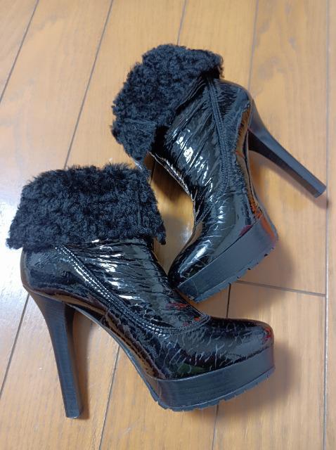 さすがのジミーチュウ★超足長美脚ショートブーツ★2way★中ボア.ふわふわ履き心地抜群★柔らかパテント★JIMMY CHOO★素敵 < 女性ファッション さすがのジミーチュウ★超足長美脚ショートブーツ★2way★中ボア.ふわふわ履き心地抜群★柔らかパテント★JIMMY CHOO★素敵 < 女性ファッションの