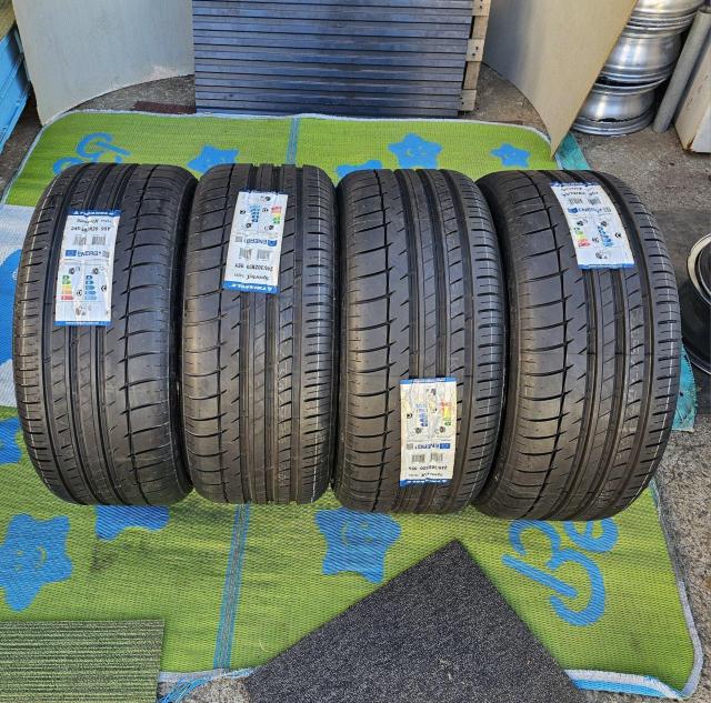 アウディ A4 8K 8W 新品アルミホイール 20インチ9j +42 pcd112 5穴タイヤ付き4本セツト245/30R20 < 自動車/バイク アウディ A4 8K 8W 新品アルミホイール 20インチ9j +42 pcd112 5穴タイヤ付き4本セツト245/30R20 < 自動車/バイク