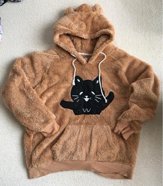 黒猫キャラワッペン&クマ耳シャギーボアパーカープルオーバー茶 < 女性ファッション 黒猫キャラワッペン&クマ耳シャギーボアパーカープルオーバー茶 < 女性ファッションの