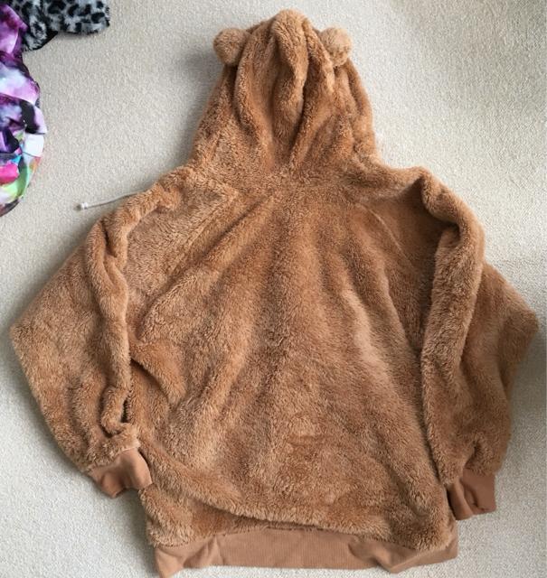 黒猫キャラワッペン&クマ耳シャギーボアパーカープルオーバー茶 < 女性ファッション 黒猫キャラワッペン&クマ耳シャギーボアパーカープルオーバー茶 < 女性ファッションの