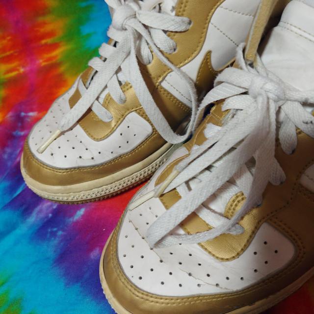 カッコ可愛いッ(///ω///)NIKEナイキ□ロゴ&ゴールドスニーカー□ < ブランド  カッコ可愛いッ(///ω///)NIKEナイキ□ロゴ&ゴールドスニーカー□ < ブランドの