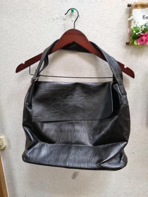 新品黒被せショルダーバッグ < 女性ファッション  新品黒被せショルダーバッグ < 女性ファッションの