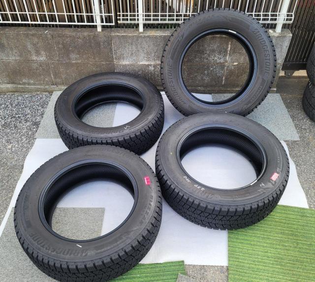バリ溝!年式20 ブリヂストン ブリザック DM-V3 17インチスタッドレスタイヤ225/60R17 99Q タイヤのみ4本 < 自動車/バイク バリ溝!年式20 ブリヂストン ブリザック DM-V3 17インチスタッドレスタイヤ225/60R17 99Q タイヤのみ4本 < 自動車/バイク