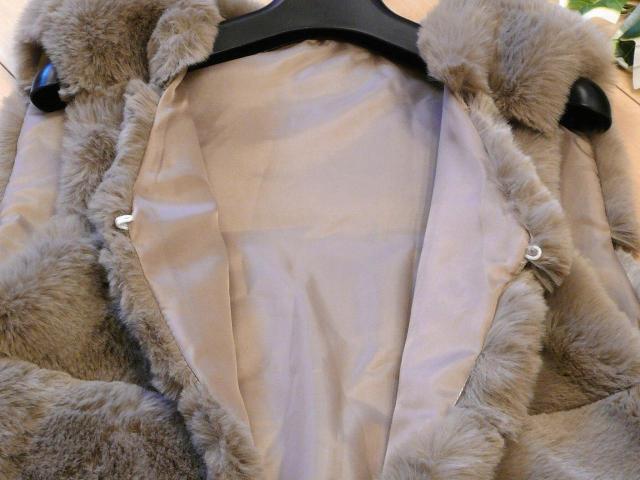 新品 8645 ML ファー ロングジレ 秋 冬 モカベージュ 上質 フェイクファー ジレ レディース ボリューム < 女性ファッション 新品 8645 ML ファー ロングジレ 秋 冬 モカベージュ 上質 フェイクファー ジレ レディース ボリューム < 女性ファッションの