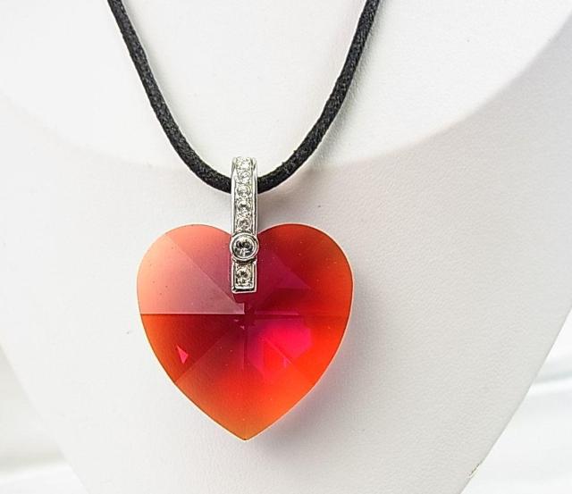 �����Ǖi�y���K���i�zSWAROVSKI�i�X�����t�X�L�[�j �n�[�g���`�[�t �N���X�^�� �y���_���g �l�b�N���X �� �u�����h�� 