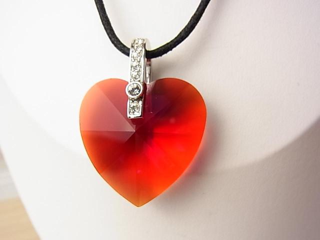 �����Ǖi�y���K���i�zSWAROVSKI�i�X�����t�X�L�[�j �n�[�g���`�[�t �N���X�^�� �y���_���g �l�b�N���X �� �u�����h�� 