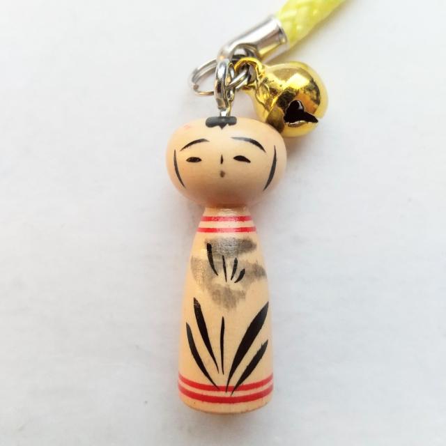 こけし 根付 ストラップ 黄色紐 < おもちゃ  こけし 根付 ストラップ 黄色紐  < おもちゃの