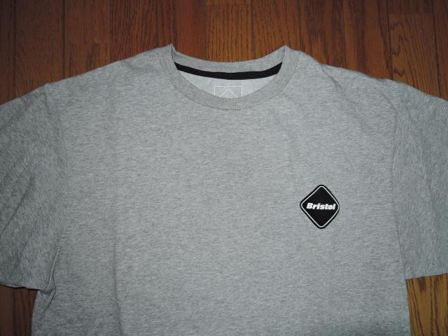 F.C.Real Bristol�G�t�V�[���A���u���X�g�� 23AW�G���u����T�V���c S�D LETTERED EMBLEM TEE �� �u�����h�� 