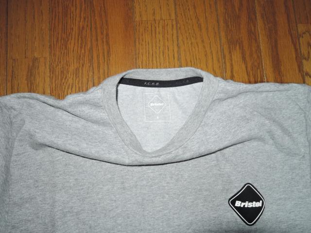 F.C.Real Bristol�G�t�V�[���A���u���X�g�� 23AW�G���u����T�V���c S�D LETTERED EMBLEM TEE �� �u�����h�� 