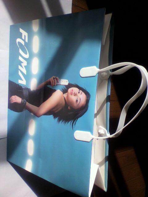 宇多田ヒカル 紙バッグ (33p×25p×12p) 《未使用》 < タレントグッズ 宇多田ヒカル 紙バッグ (33p×25p×12p) 《未使用》 < タレントグッズの