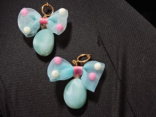 ハンドメイド★イヤリング。ノンホールゴールド。水色リボン < 女性ファッション  ハンドメイド★イヤリング。ノンホールゴールド。水色リボン  < 女性ファッションの