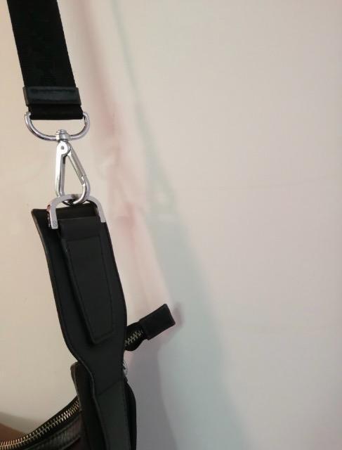 特価未使用に近いショルダーバッグ斜め掛けレザー本革ブラック通勤デート旅行オシャレ収納便利頑丈スタイリッシュオシャレ素敵 < 女性ファッション  特価未使用に近いショルダーバッグ斜め掛けレザー本革ブラック通勤デート旅行オシャレ収納便利頑丈スタイリッシュオシャレ素敵 < 女性ファッションの