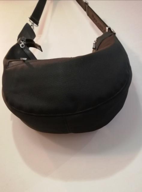 特価未使用に近いショルダーバッグ斜め掛けレザー本革ブラック通勤デート旅行オシャレ収納便利頑丈スタイリッシュオシャレ素敵 < 女性ファッション  特価未使用に近いショルダーバッグ斜め掛けレザー本革ブラック通勤デート旅行オシャレ収納便利頑丈スタイリッシュオシャレ素敵 < 女性ファッションの