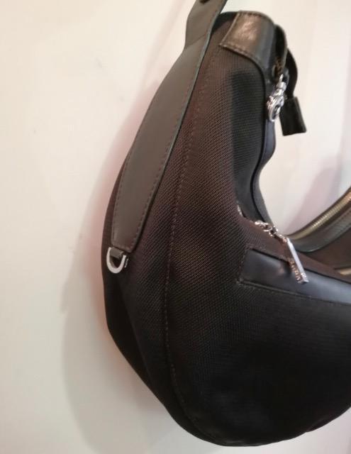 特価未使用に近いショルダーバッグ斜め掛けレザー本革ブラック通勤デート旅行オシャレ収納便利頑丈スタイリッシュオシャレ素敵 < 女性ファッション  特価未使用に近いショルダーバッグ斜め掛けレザー本革ブラック通勤デート旅行オシャレ収納便利頑丈スタイリッシュオシャレ素敵 < 女性ファッションの