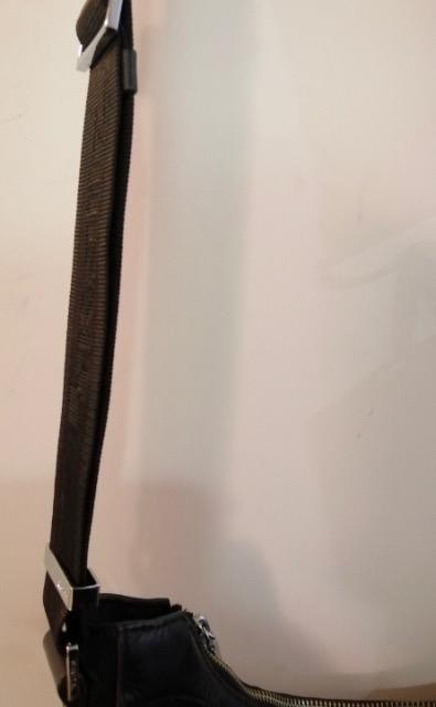 特価未使用に近いショルダーバッグ斜め掛けレザー本革ブラック通勤デート旅行オシャレ収納便利頑丈スタイリッシュオシャレ素敵 < 女性ファッション  特価未使用に近いショルダーバッグ斜め掛けレザー本革ブラック通勤デート旅行オシャレ収納便利頑丈スタイリッシュオシャレ素敵 < 女性ファッションの