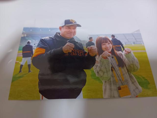 読売ジャイアンツ 原辰徳 橋本環奈 記念写真 < タレントグッズ 読売ジャイアンツ 原辰徳 橋本環奈 記念写真 < タレントグッズの