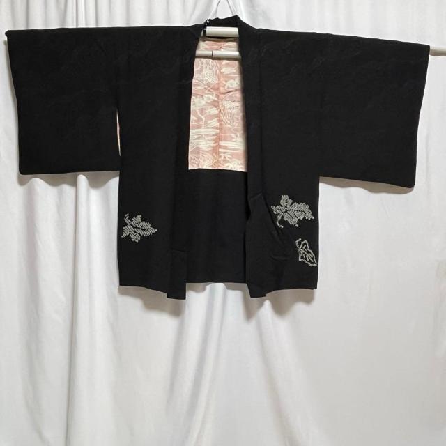 羽織 黒羽織 しぼり 葉文様 地紋 正絹 植物柄 < 女性ファッション 羽織 黒羽織 しぼり 葉文様 地紋 正絹 植物柄 < 女性ファッションの