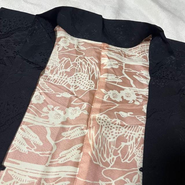 羽織 黒羽織 しぼり 葉文様 地紋 正絹 植物柄 < 女性ファッション 羽織 黒羽織 しぼり 葉文様 地紋 正絹 植物柄 < 女性ファッションの