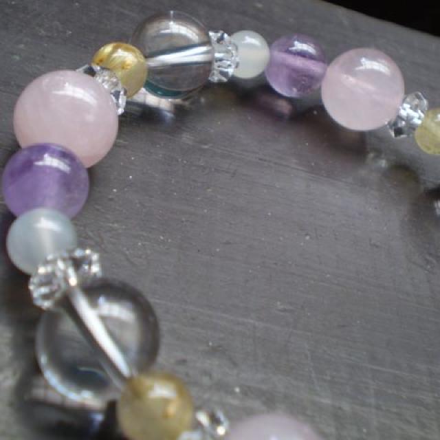 ローズクォーツxアメジストxムーンストーンxルチルクォーツ < 女性アクセサリー/時計 ローズクォーツxアメジストxムーンストーンxルチルクォーツ < 女性アクセサリー/時計の