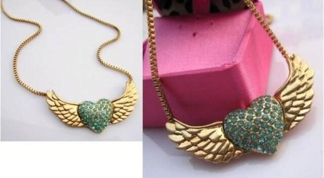 新品ゴスロリ姫系ハートウイングネックレスBETSEY JOHNSON < 女性アクセサリー/時計  新品ゴスロリ姫系ハートウイングネックレスBETSEY JOHNSON < 女性アクセサリー/時計の
