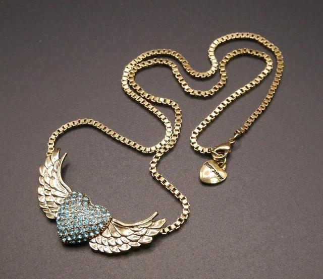 新品ゴスロリ姫系ハートウイングネックレスBETSEY JOHNSON < 女性アクセサリー/時計  新品ゴスロリ姫系ハートウイングネックレスBETSEY JOHNSON < 女性アクセサリー/時計の