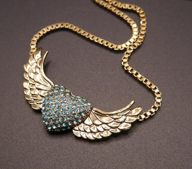 新品ゴスロリ姫系ハートウイングネックレスBETSEY JOHNSON < 女性アクセサリー/時計  新品ゴスロリ姫系ハートウイングネックレスBETSEY JOHNSON < 女性アクセサリー/時計の