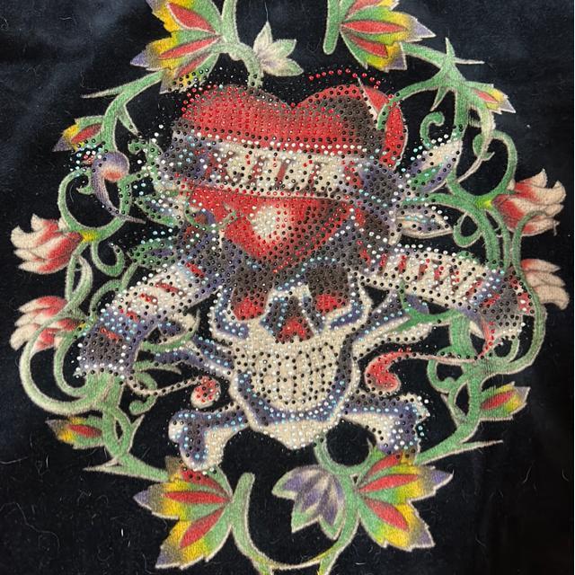 Ed Hardy 定番人気シリーズ  スカルベロアセットアップ半袖 レディース 美品 < ブランド  Ed Hardy 定番人気シリーズ  スカルベロアセットアップ半袖 レディース 美品 < ブランドの