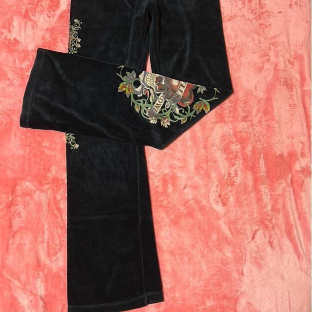 Ed Hardy 定番人気シリーズ  スカルベロアセットアップ半袖 レディース 美品 < ブランド  Ed Hardy 定番人気シリーズ  スカルベロアセットアップ半袖 レディース 美品 < ブランドの