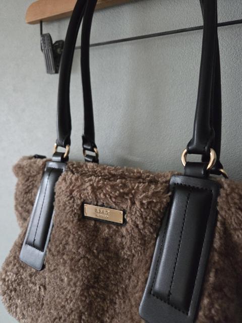 KRIZIAobOuE{Ả㎿obO  uh 