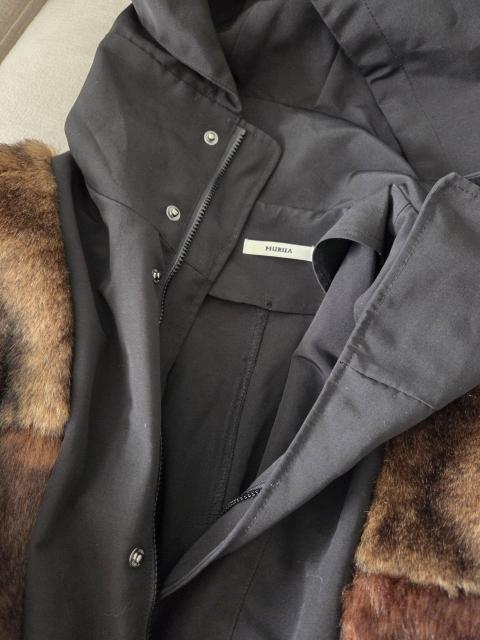 MURUA アウター/エコファー飾りのブラックアウター < ブランド MURUA アウター/エコファー飾りのブラックアウター < ブランドの