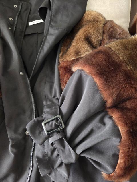 MURUA アウター/エコファー飾りのブラックアウター < ブランド MURUA アウター/エコファー飾りのブラックアウター < ブランドの