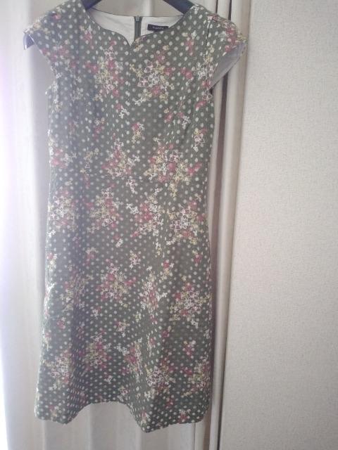 TOCCAカーキ色カットワークワンピース0花柄刺繍トッカSサイズ < ブランド TOCCAカーキ色カットワークワンピース0花柄刺繍トッカSサイズ < ブランドの