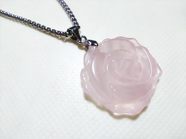 天然石★ローズクォーツ 薔薇彫り ペンダント < 女性アクセサリー/時計 天然石★ローズクォーツ 薔薇彫り ペンダント < 女性アクセサリー/時計の