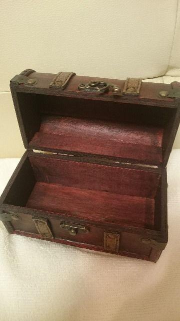 中古品 アンティーク 木製 宝箱型 小物入れ! < インテリア/ライフ  中古品 アンティーク 木製 宝箱型 小物入れ! < インテリア/ライフの