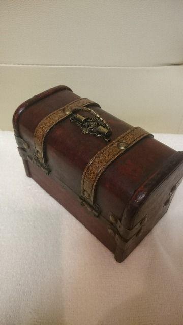 中古品 アンティーク 木製 宝箱型 小物入れ! < インテリア/ライフ  中古品 アンティーク 木製 宝箱型 小物入れ! < インテリア/ライフの