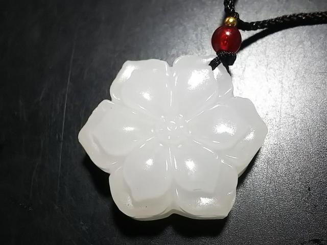 天然石★ミャンマー翡翠 蓮花 ネックレス < 女性アクセサリー/時計 天然石★ミャンマー翡翠 蓮花 ネックレス < 女性アクセサリー/時計の