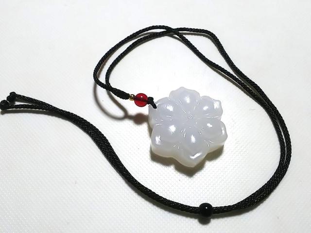 天然石★ミャンマー翡翠 蓮花 ネックレス < 女性アクセサリー/時計 天然石★ミャンマー翡翠 蓮花 ネックレス < 女性アクセサリー/時計の