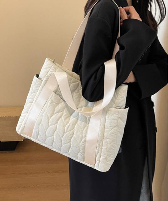 送料無料 新品 キルティングトートバッグ 韓国風鞄 軽量 < 女性ファッション  送料無料 新品 キルティングトートバッグ 韓国風鞄 軽量 < 女性ファッションの