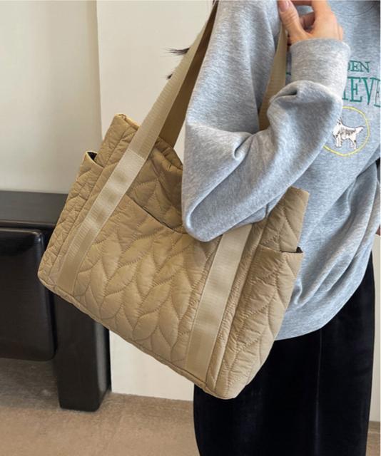 送料無料 新品 キルティングトートバッグ 韓国風鞄 軽量 < 女性ファッション  送料無料 新品 キルティングトートバッグ 韓国風鞄 軽量 < 女性ファッションの