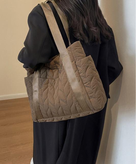 送料無料 新品 キルティングトートバッグ 韓国風鞄 軽量 < 女性ファッション  送料無料 新品 キルティングトートバッグ 韓国風鞄 軽量 < 女性ファッションの