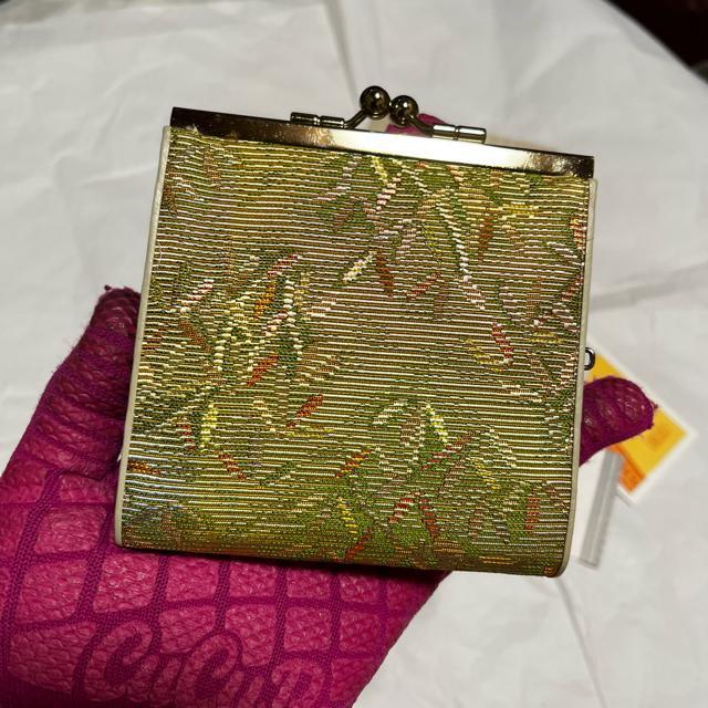 【保管未使用品】【岩田屋本店】 高級博多織 / 正絹 / がま口 二つ折り財布 工芸品 博多織元 木箱入り < 女性ファッション 【保管未使用品】【岩田屋本店】 高級博多織 / 正絹 / がま口 二つ折り財布 工芸品 博多織元 木箱入り < 女性ファッションの