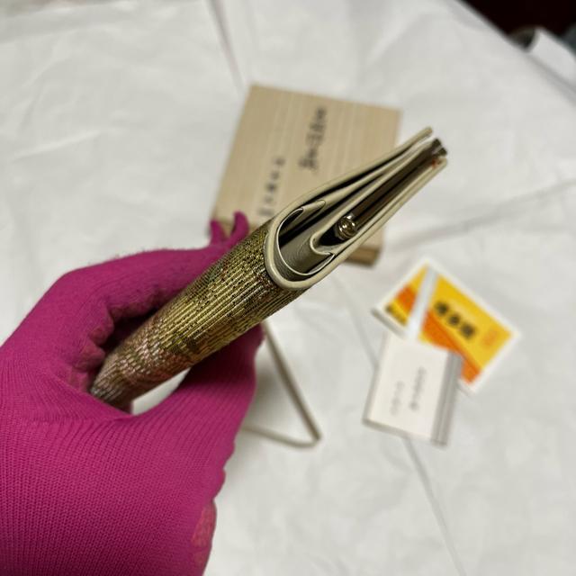 【保管未使用品】【岩田屋本店】 高級博多織 / 正絹 / がま口 二つ折り財布 工芸品 博多織元 木箱入り < 女性ファッション 【保管未使用品】【岩田屋本店】 高級博多織 / 正絹 / がま口 二つ折り財布 工芸品 博多織元 木箱入り < 女性ファッションの