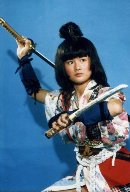 VCD-{-V YQ  EVIE  CD/DVD/rfI 