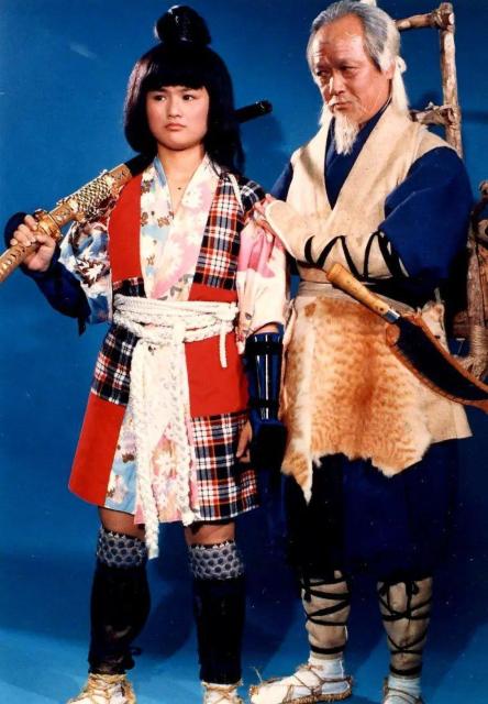 VCD-{-V YQ  EVIE  CD/DVD/rfI 