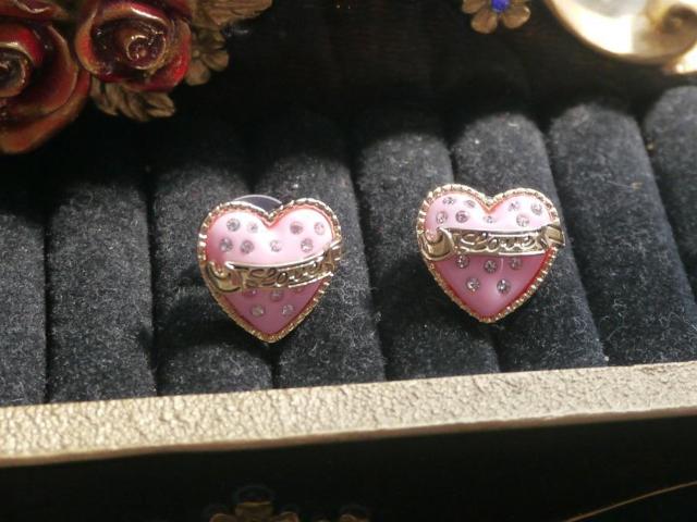 新品アンティーク調可愛いストーン付きLOVEハートピアス < 女性アクセサリー/時計 新品アンティーク調可愛いストーン付きLOVEハートピアス < 女性アクセサリー/時計の