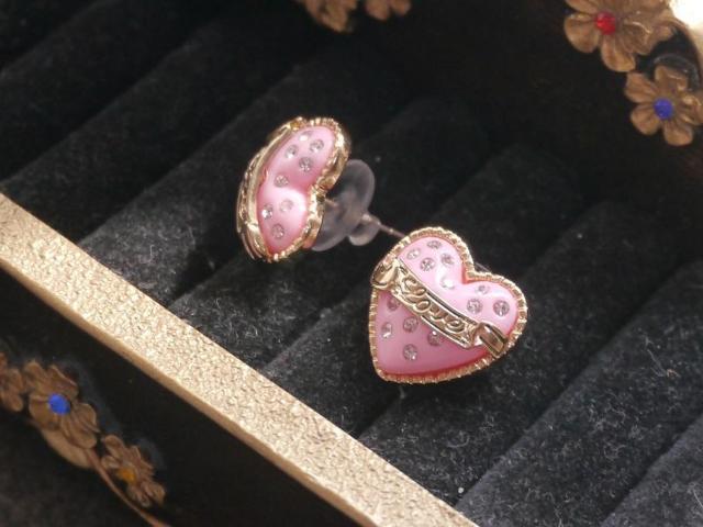 新品アンティーク調可愛いストーン付きLOVEハートピアス < 女性アクセサリー/時計 新品アンティーク調可愛いストーン付きLOVEハートピアス < 女性アクセサリー/時計の