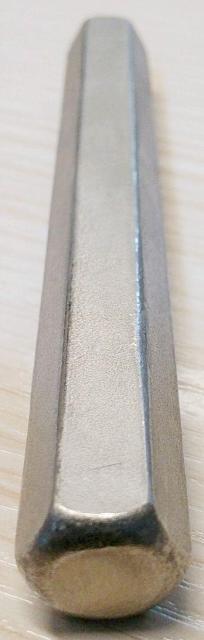 チタン六角棒 長さ約12cm 御守り 文鎮 < インテリア/ライフ  チタン六角棒 長さ約12cm 御守り 文鎮 < インテリア/ライフの
