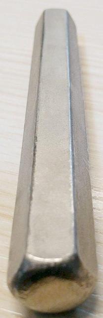 チタン六角棒 長さ約12cm 御守り 文鎮 < インテリア/ライフ  チタン六角棒 長さ約12cm 御守り 文鎮 < インテリア/ライフの